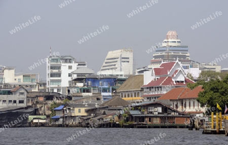 Ein Stadtteil am Mae Nam Chao Phraya River in der Hauptstadt Bangkok von Thailand in Suedostasien.