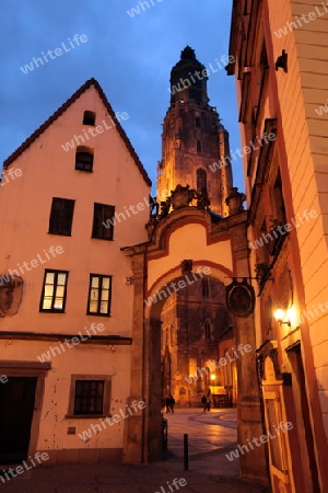 Die Elisabethkirche beim Stray Rynek Platz  in der Altstadt von Wroclaw oder Breslau im westen von Polen.  