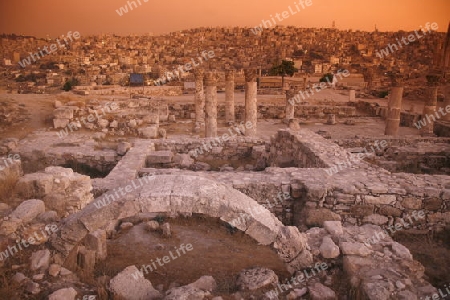 The Ruins of the citadel Jabel al Qalah in the City Amman in Jordan in the middle east.