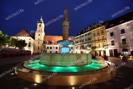 Europa, Osteuropa, Slowakei, Hauptstadt, Bratislava, Altstadt, Platz, Rathausplatz, Maximilianfontaene, Rathaus, Sommer,