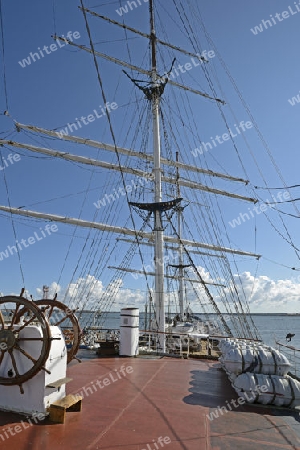 Blick vom Heck auf das Vorschiff der Gorch Fock I ,  im alten Hafen,   Hansestadt Stralsund, Unesco Weltkulturerbe, Mecklenburg Vorpommern, Deutschland, Europa