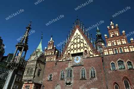 Das Rathaus auf dem Stray Rynek Platz  in der Altstadt von Wroclaw oder Breslau im westen von Polen.