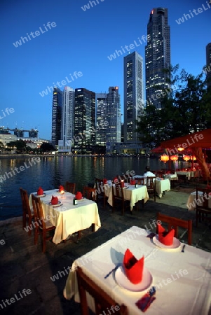 Die Skyline im Bankenviertel am Boat Quay von Singapur im Inselstaat Singapur in Asien.