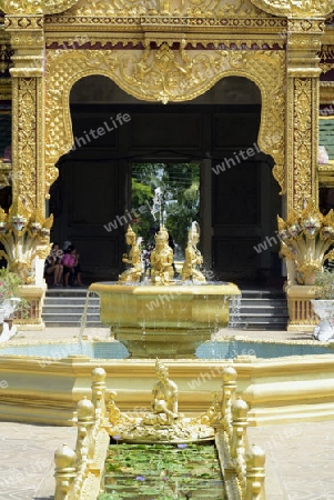 Der Grosse Tempel oder Chedi Phra Maha Chedi Chai Mongkhon auf einem Huegel bei Roi Et in der Provinz Roi Et nordwestlich von Ubon Ratchathani im nordosten von Thailand in Suedostasien.