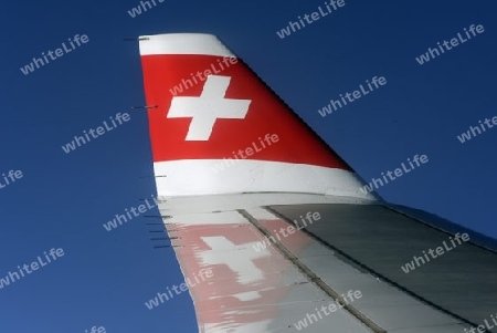 Ein Swiss Flugzeug auf dem Weg in die Hauptstadt Bangkok von Thailand in Suedostasien.