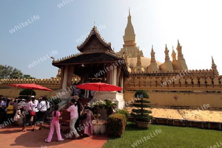 Der Wat That Luang in Vientiane der Hauptstadt von Laos in Suedostasien.  