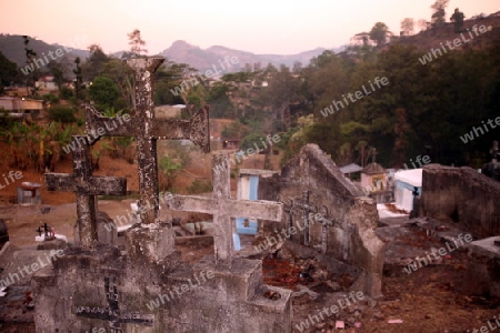 Ein Friedhof im Bergdorf Maubisse suedlich von Dili in Ost Timor auf der in zwei getrennten Insel Timor in Asien.  