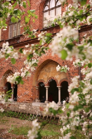 Ein Gang im Innenhof des Dom in der Altstadt in Riga, Lettland  