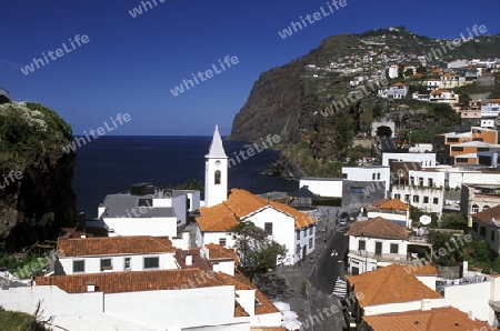 Das Traditionelle Fischerdorf Camara de Lobos im sueden  der Insel Madeira im Atlantischen Ozean, Portugal.