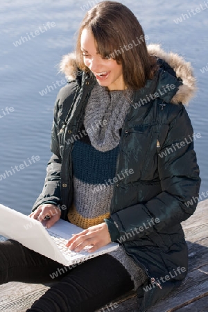 Frau mit Laptop 