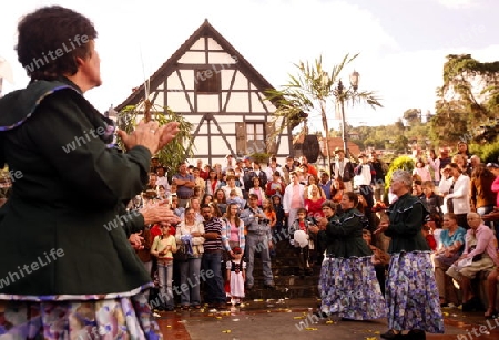 Amerika, Suedamerika, Venezuela, Deutsche Kolonie, Colonia Tovar, Bergdorf,  Das traditionelle Patronsfest des Heiligen Martin am Martinstag 11.November 2008 mit Deutschen Folkstaenzen und Deutschen Trachten im Bergdorf Colonia Tovar der ehemaligen