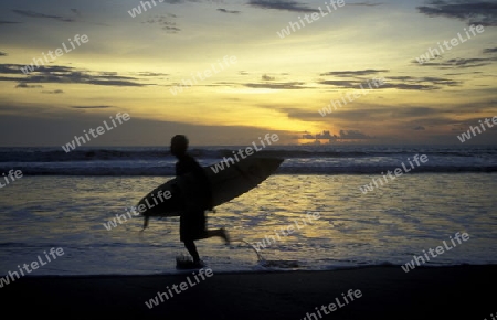 Ein Strand in Kuta im Sueden der Insel Bali in Indonesien in Suedostasien.