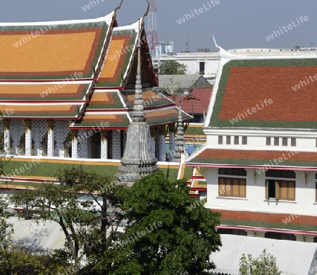 Die Tempelanlage des Wat Arun am Mae Nam Chao Phraya River in der Hauptstadt Bangkok von Thailand in Suedostasien.