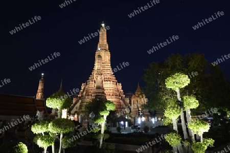 Der Wat Arun Tempel in der Stadt Bangkok in Thailand in Suedostasien.