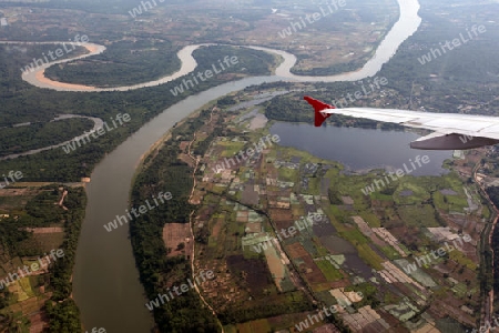 Die Landschaft rund um die Provinz Ubon Rachathani im Isan beim Anflug von Chiang mai nach Ubon im Nordosten von Thailand. 