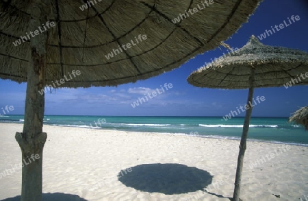 Ein Sandstrand bei Sousse in Zentraltuneisen in Nordafrika.  