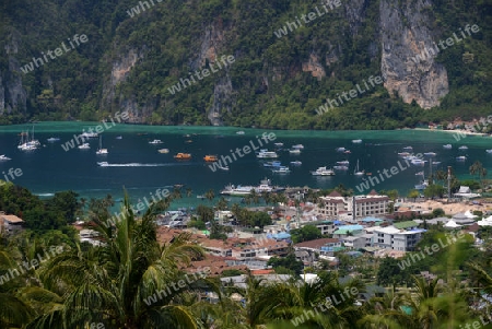 The view from the Viewpoint on the Town of Ko PhiPhi on Ko Phi Phi Island outside of the City of Krabi on the Andaman Sea in the south of Thailand. 