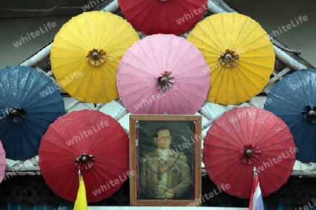 Die traditionelle Papierschirm Produktion in Chiang Mai im  Norden von Thailand.