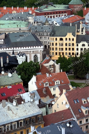 Das Stadtpanorama ueber die Altstadt von Riga der Hauptstadt