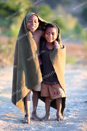 Asien, Suedostasien, Ost Timor, Timor-Leste, Timor, Maubisse, Bergregion, Minderheiten, Haus, Alltag, Kinder,
Kinder bei Maubisse in der Bergregion in Ost Timor in Suedost Asien.       (Urs Flueeler) 