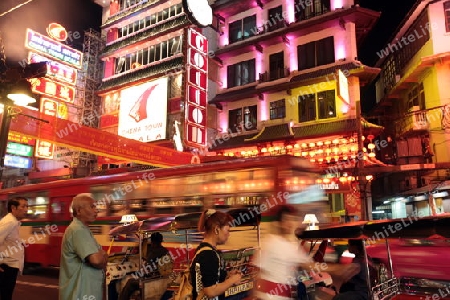 Die Charoen Krung Strasse im China Town von Bangkok der Hauptstadt von Thailand in Suedostasien.