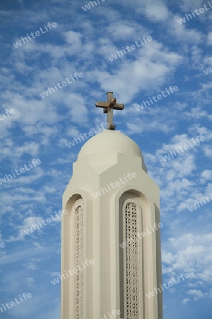 ?gyptischer Kirchturm mit Wolken