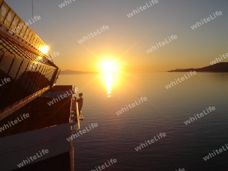 Sonnenuntergang vom Schiff aus