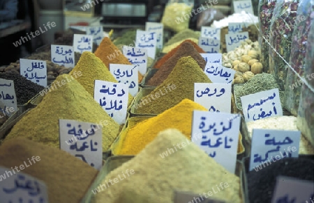 Der Souq oder Markt in der Medina der Altstadt von Aleppo im Norden von Syrien im Nahen Osten.