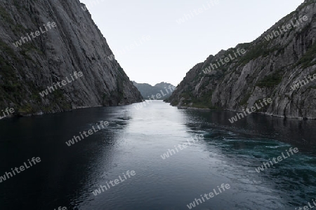 Trollfjord zu Mitternacht