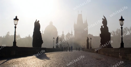 Prag - Karlsbr?cke in den Nebel