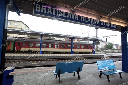 Der Bahnhof von Altstadt von Bratislava der Hauptstadt an der Donau in  der Slowakei in Osteuropa.