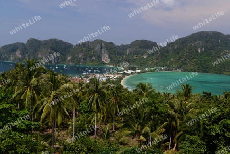 The view from the Viewpoint on the Town of Ko PhiPhi on Ko Phi Phi Island outside of the City of Krabi on the Andaman Sea in the south of Thailand. 