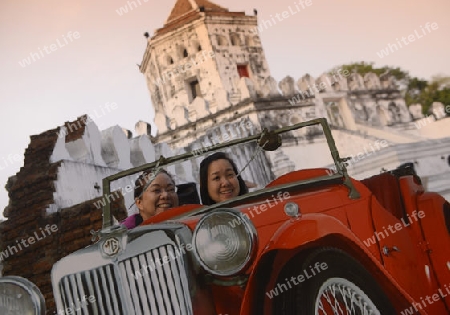 Ein papkarton Auto vor dem Fort Sumen bei einem Fest im Santichaiprakan Park am Mae Nam Chao Phraya in der Hauptstadt Bangkok von Thailand in Suedostasien.