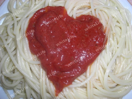 Spaghetti mit Tomatensauce