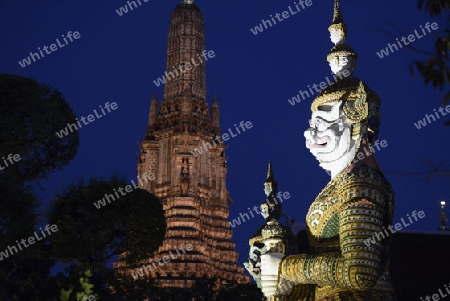 Der Wat Arun Tempel in der Stadt Bangkok in Thailand in Suedostasien.