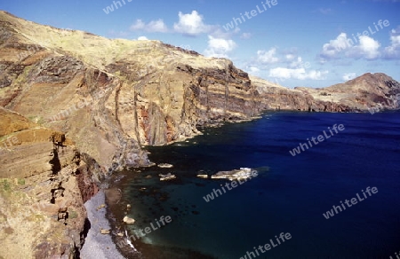 Die Felsen und Kuesten Landschaft am Ponta de Sao Lourenco auf der Blumeninsel Madeira, Portugal.