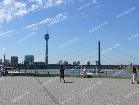 Blick auf den Rheinturm