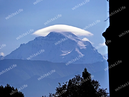 Jungfrau mit Hut aus F?hnwolke