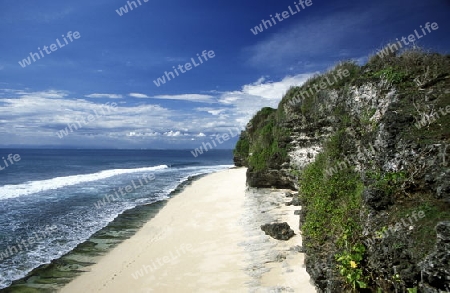 Ein Strand mit dem Namen Paradise Beach oder Dreamland Beach im Sueden der Insel Bali in Indonesien in Suedostasien.