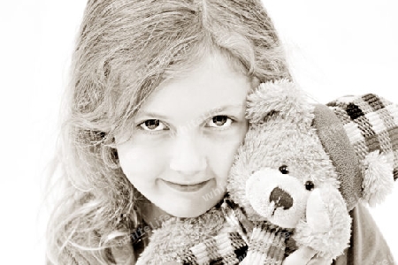 Kind mit Teddyb?r SW