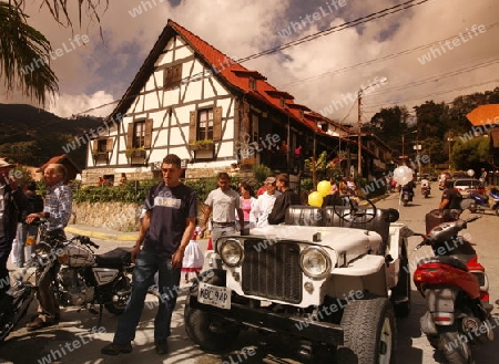 Amerika, Suedamerika, Venezuela, Deutsche Kolonie, Colonia Tovar, Bergdorf,  Das traditionelle Patronsfest des Heiligen Martin am Martinstag 11.November 2008 mit Deutschen Folkstaenzen und Deutschen Trachten im Bergdorf Colonia Tovar der ehemaligen