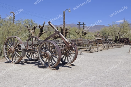 historische Minengeraetschaften im Borax Museum, Furnace Creek, Death Valley Nationalpark, Kalifornien, USA