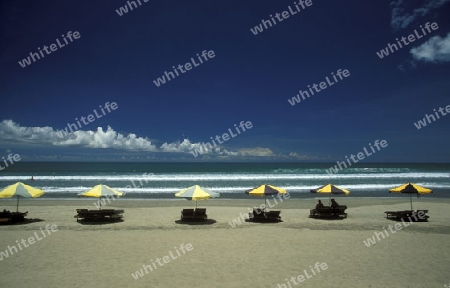 Ein Strand an der Kuta Beach in der Kuta Bay im Sueden von Bali auf der Insel Bali in Indonesien.