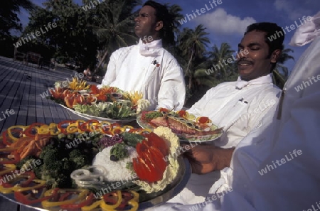 
Koeche mit feinstem Essen praesentieren sich auf einer der Inseln der Malediven im Indischen Ozean. 