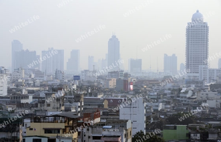 Die Skyline von Bangkok aus Sicht der Tempelanlage des Goldenen Berg in der Hauptstadt Bangkok von Thailand in Suedostasien.