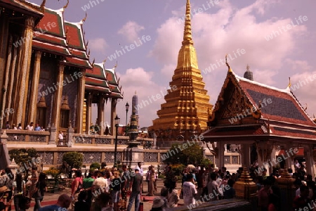 Die Tempelanlage des Wat Phra Kaew in Banglamphu in Bangkok der Hauptstadt von Thailand in Suedostasien.  