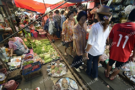 the Maeklong Railway Markt at the Maeklong railway station  near the city of Bangkok in Thailand in Suedostasien.