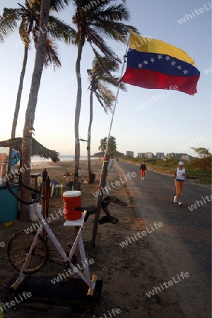 Suedamerika, Karibik, Venezuela, Isla Margarita, Pampatar, Strand, Beach, Promenade, Fitness, Sportstrasse, Morgen, Gesundheit, Sport, Alltag, Turnen, Krafttraining, Training, Laufen,   