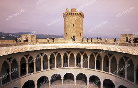 Das Castell de Bellver in der Hauptstadt Palma de Mallorca auf der Insel Mallorca im Mittelmeer in Spanien.