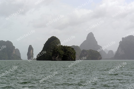 Kalkfelsen und Hoehlen im Ao Phang Nga Nationalpark wenige Bootsminuten oestlich von der Hauptinsel Puket auf der Insel Phuket im sueden von Thailand in Suedostasien.